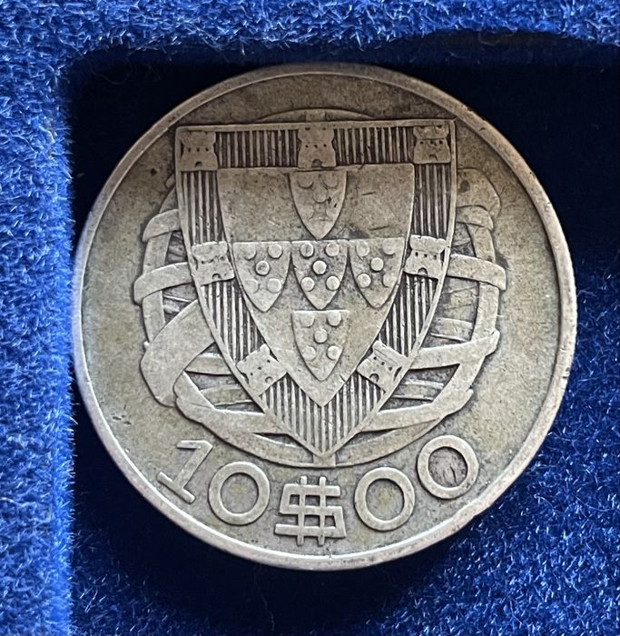 Moedas 50 centimos em alpaca e 10$00 de 1933 prata