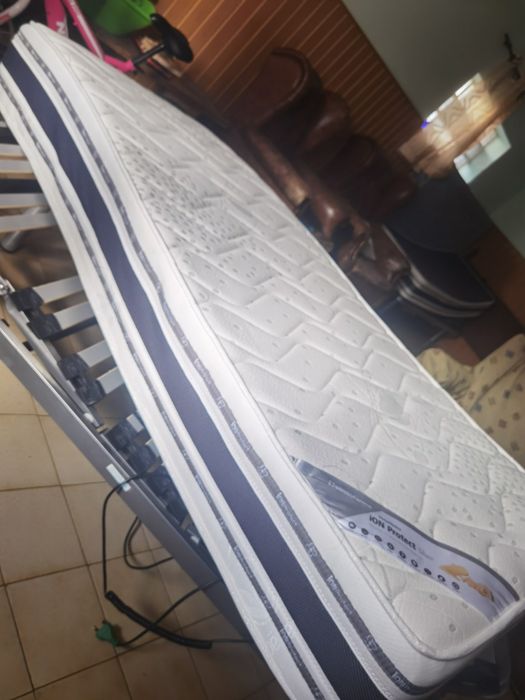 Cama articulada com colchão  190x75 disponho de 2 camas