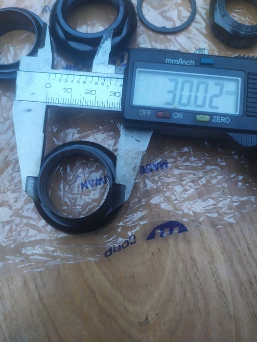 YST stery nakręcane 1'' Nowe Komplet Czarne Polecam