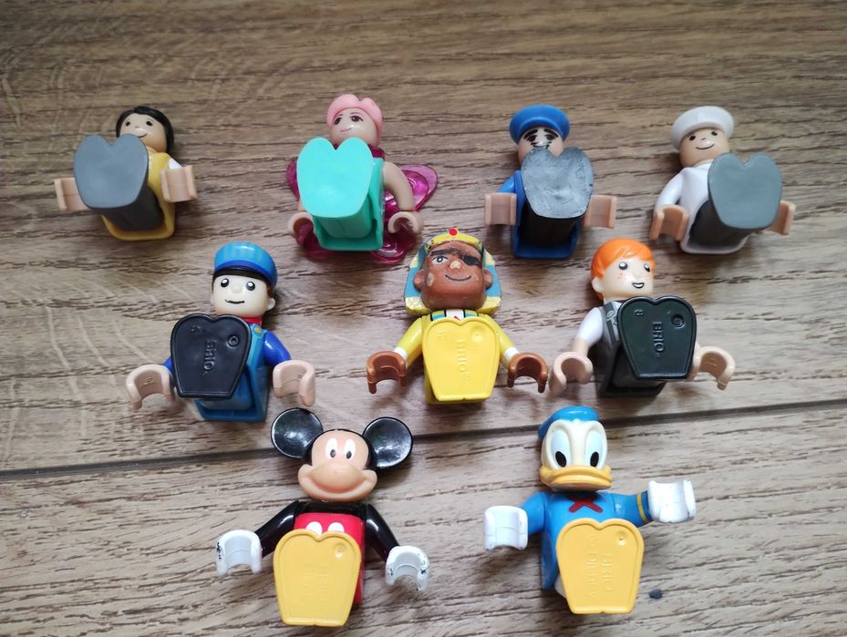 10 Figurek Brio Kaczor Donald Myszka Mickey i wagonik