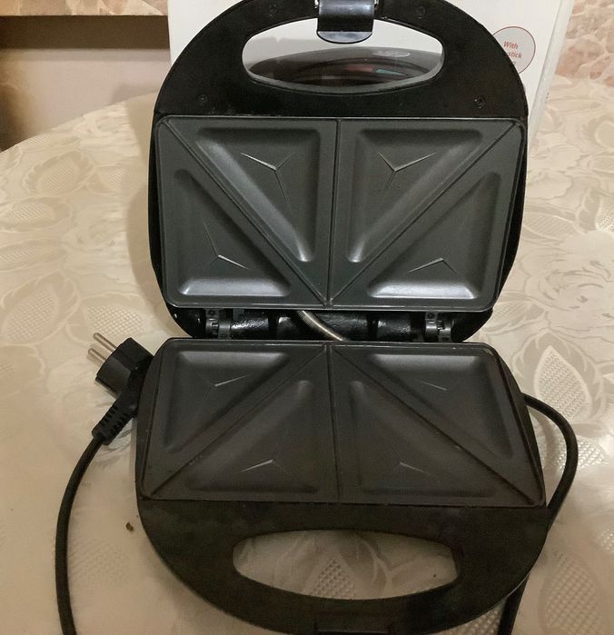 Бутербродниця електрична Clatronic st3477