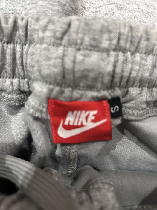 Dres nike szary
