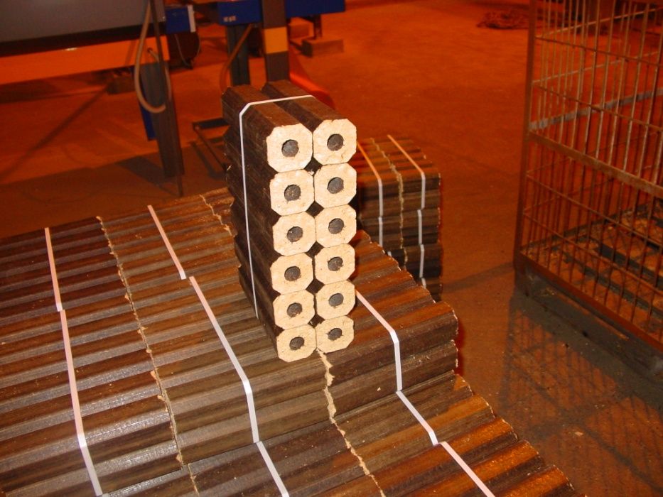 Древесное топливо для котлов каминов печей брикет пини кей дуб