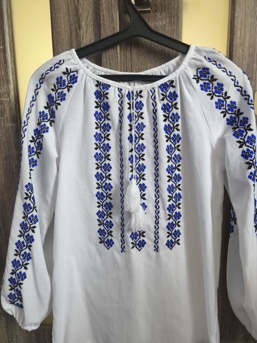 Вишиванка жіноча ручна вишивка на полотні