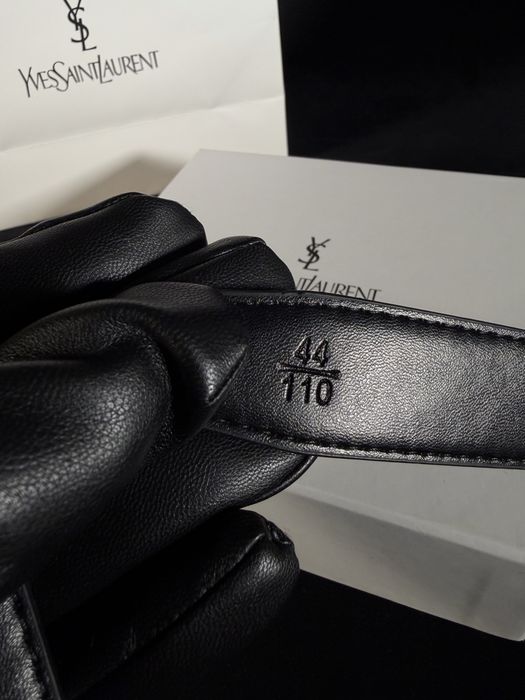 Cinto Yves Saint Laurent preto dourado