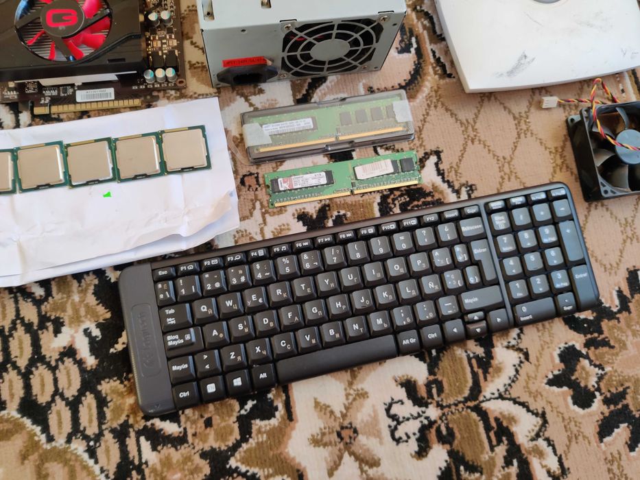 Комплектуючі для ПК HDD блок живлення материнка відеокарта GPU CPU