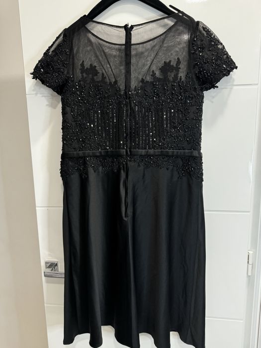 Вечірня сукня чорного кольору вечірнє плаття