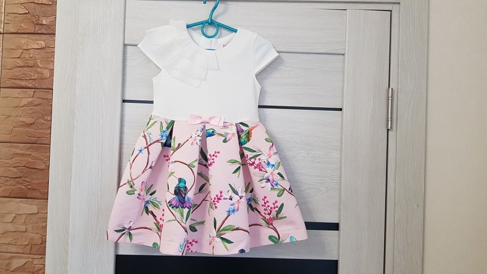 Нарядное праздничное красивое платье плаття пишне сукня святкова пишна