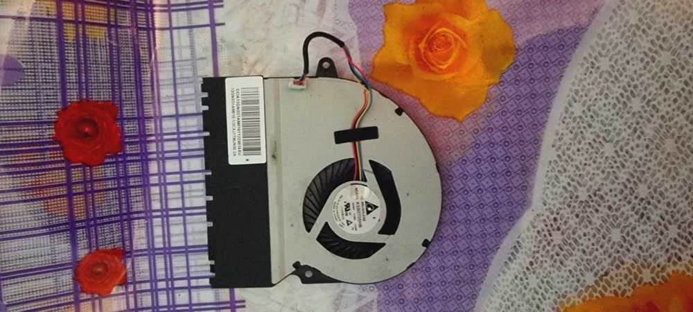 Продаю кулер для ноутбука