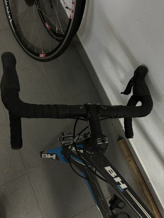 Bicicleta de Estrada BH em Carbono + Rodas Vision