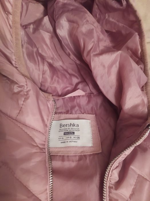 Куртка Bershka S жіноча пудрова, легенька, рукавички в подарунок!