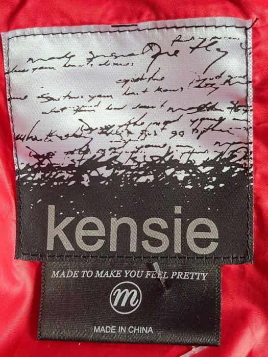 Śliczna czerwona kurtka