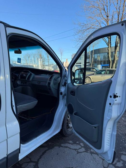 Вантажний бус Opel Vivaro 2009 Довга база