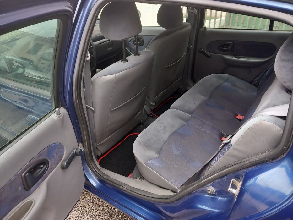 Renault clio 2001 apenas 153 mil kms impecavel