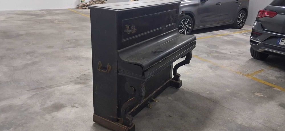 Piano vertical para restauro ou peças