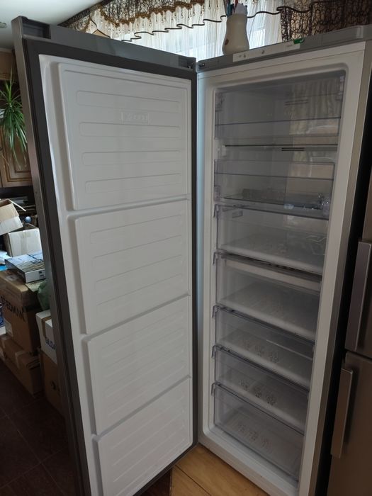 Морозильна камера Beko вживана на 7 шухляд