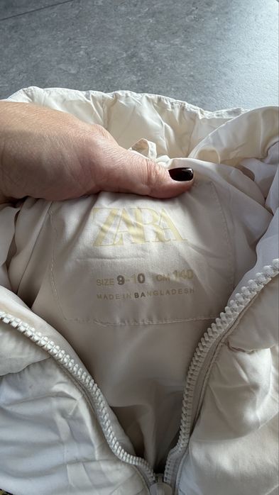 Тепла куртка Zara на 9-10 років 140 см