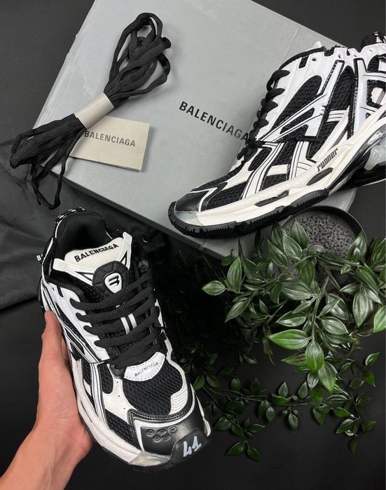 Кросівки Balenciaga Runner.
