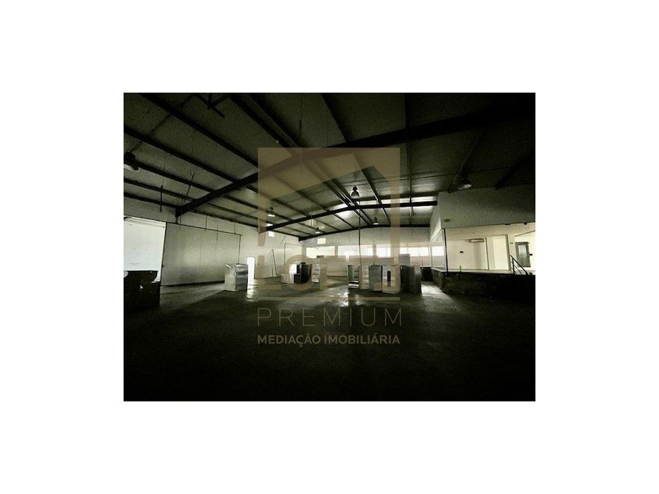 Armazém em Candoso S. Martinho