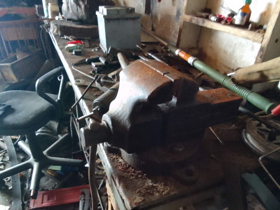 Тиски маленькі і великі