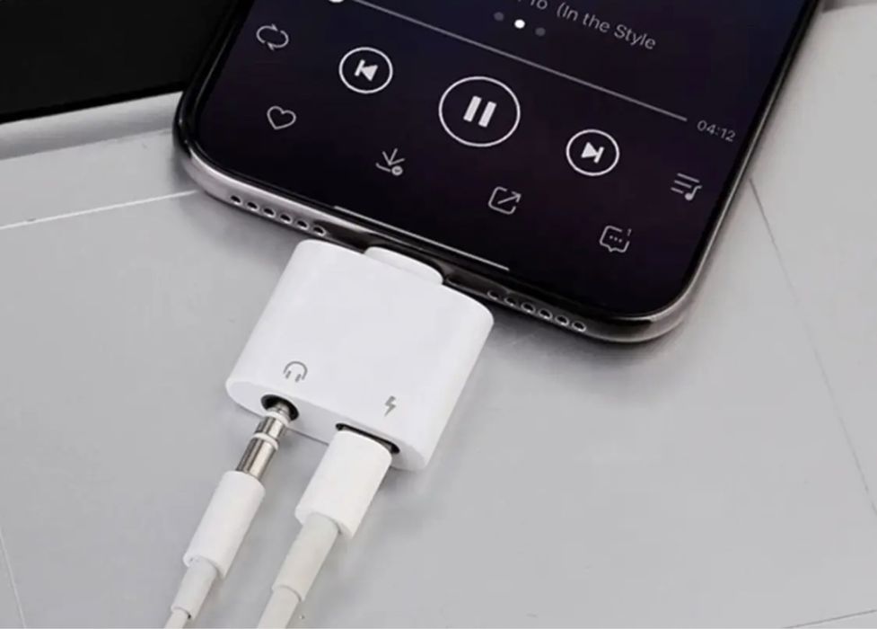 Адаптер для прослуховування музики Lightning і 3,5 мм Audio AUX Jack
