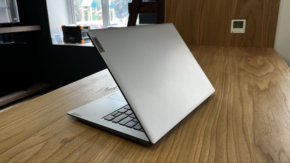 Новий ноутбук Lenovo 14IGL05 81VU007GRA — компактний та практичний