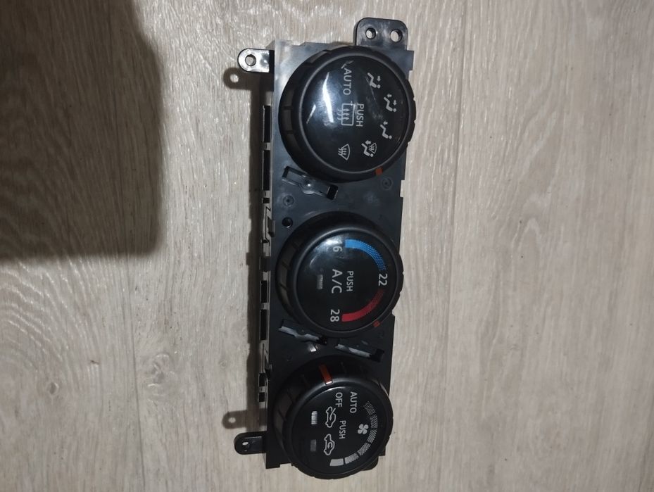 Нісан Ноте .Автозапчастини