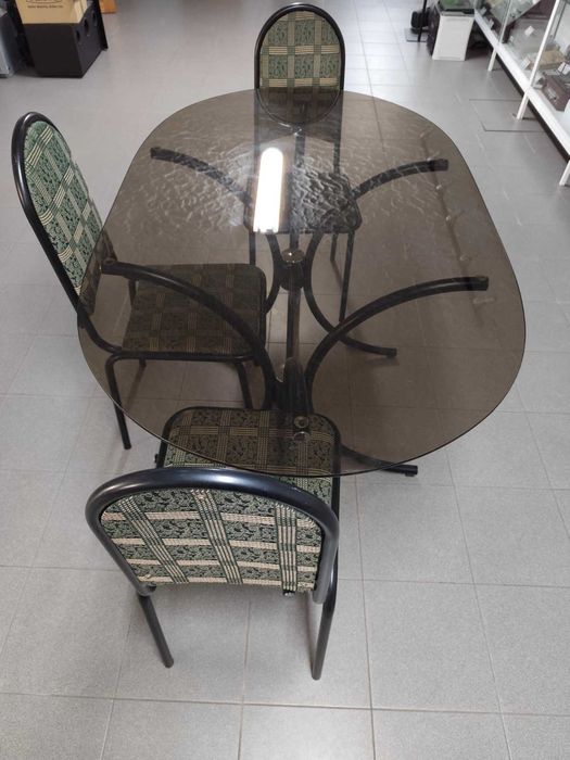 Mesa de cozinha com cadeiras