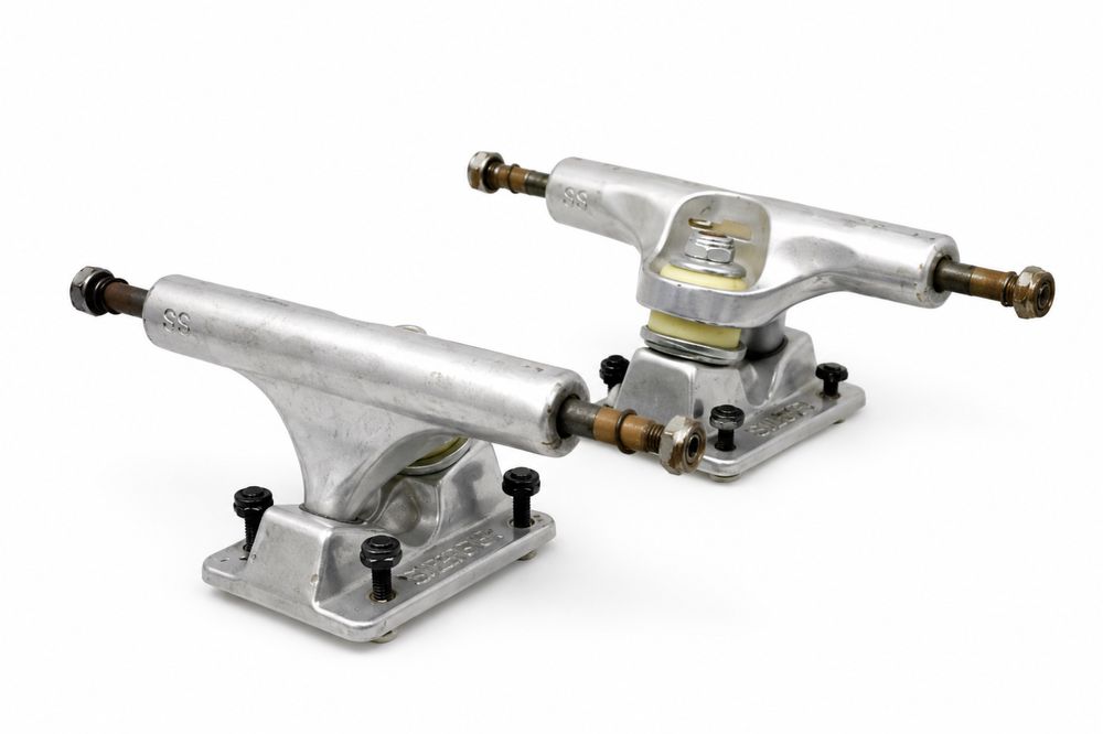 Combo Pro: Trucks Ace Hollow 33 (139mm) + Parafusos Independent