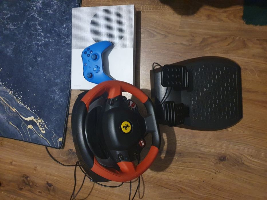 Sprzedam konsole Xbox One S i kierownice Thrustmaster