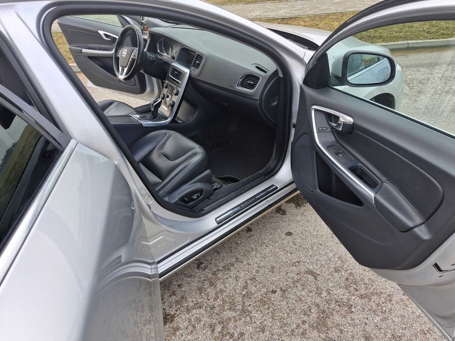 Wynajem samochodu VOLVO V60 2.0  Automat