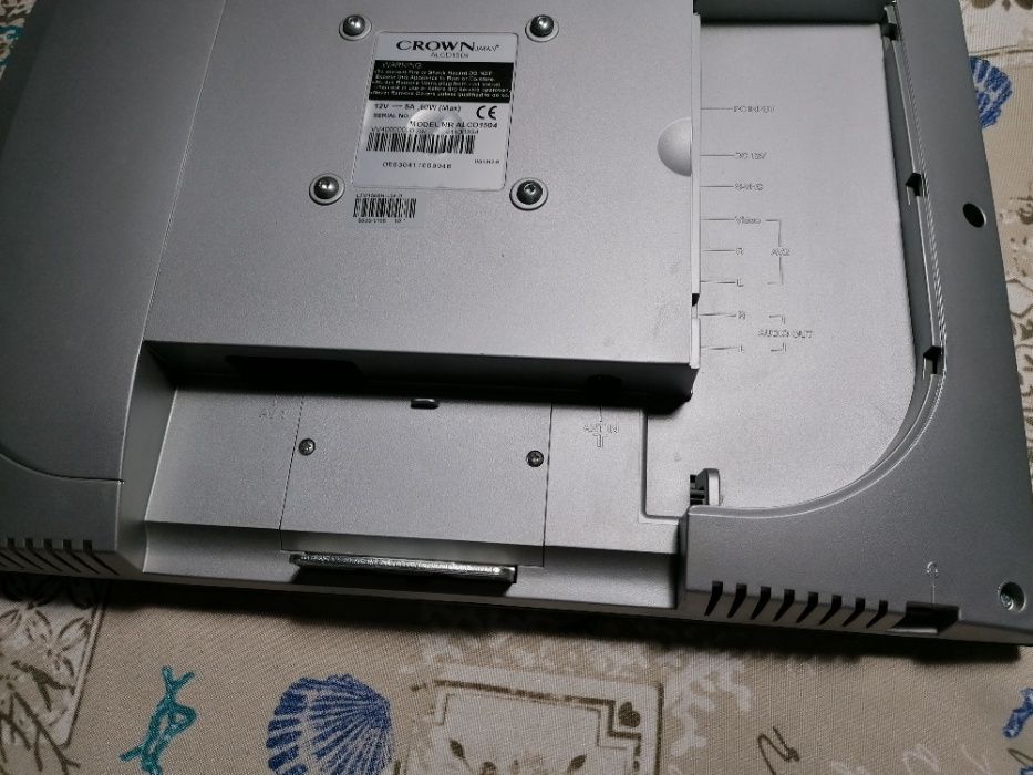 LCD Crown - 16" com comando - Bom estado