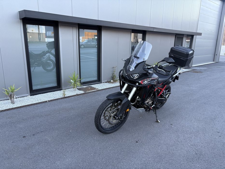 Honda Africa Twin 1100 ( aceito retomas )