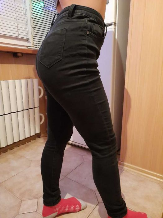 Джинсы классические зауженные чёрные L