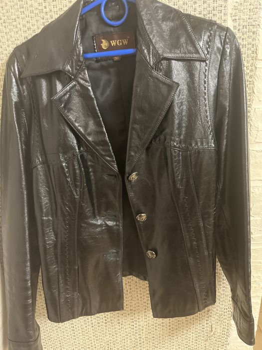 Жіноча  шкіряна куртка