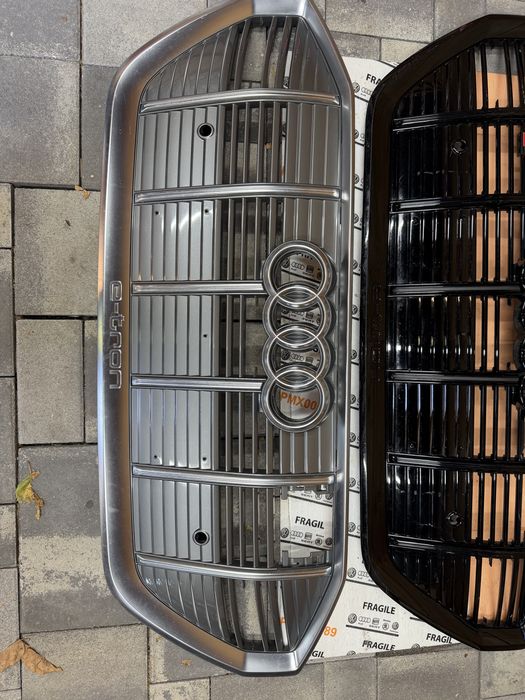 Решітка Audi E Tron оригінал