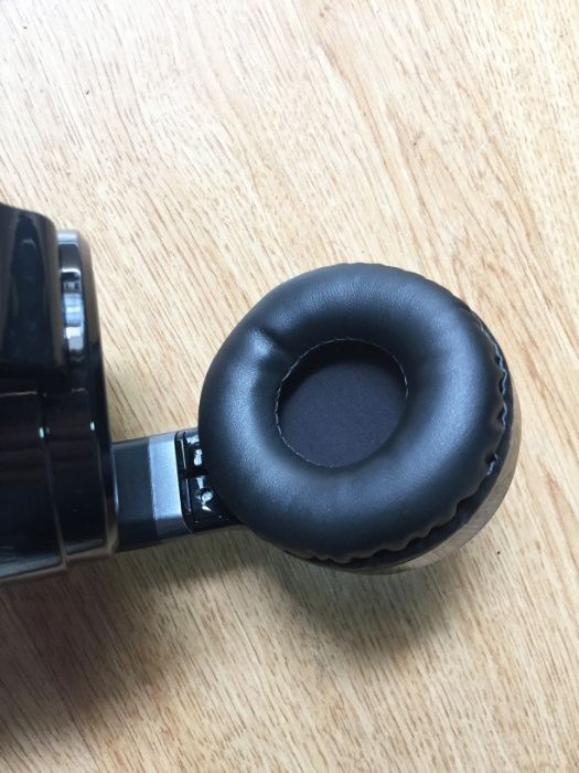 Foldable headphones with built-in microphone64740411911939123