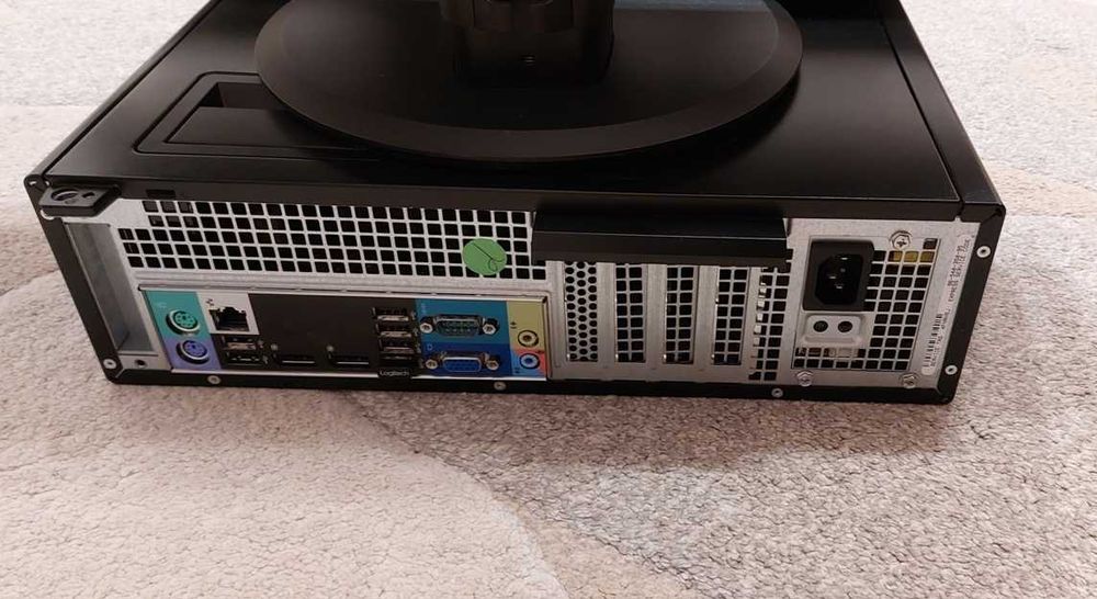 Komputer stacjonarny Dell, i5, SSD 120 GB z monitorem 22"