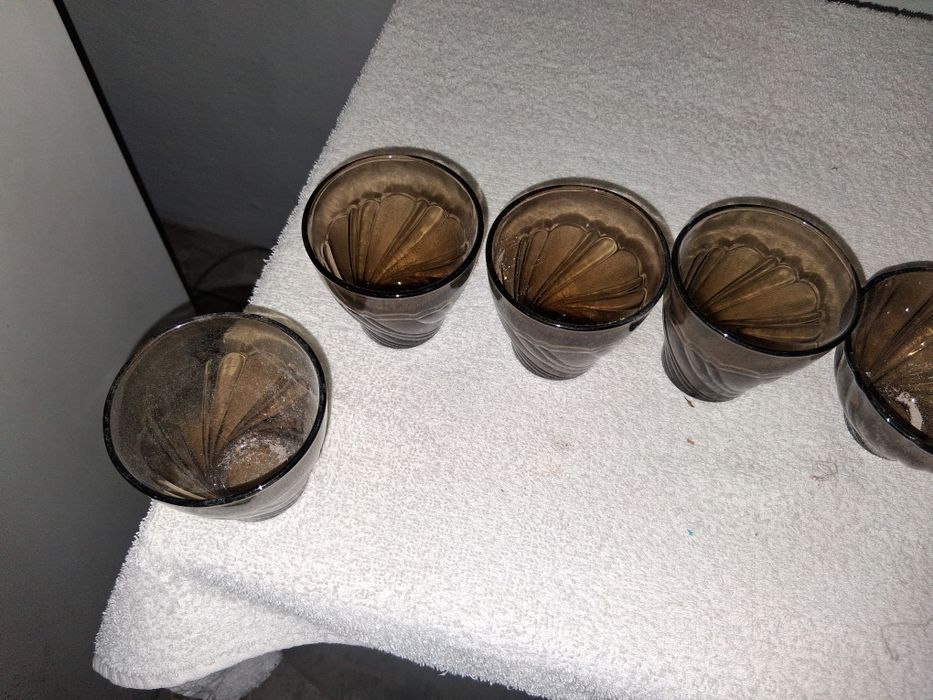 Filiżanki szklaneczki ciemne szklo