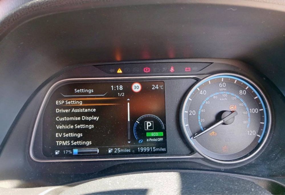 Nissan Leaf (ze1)