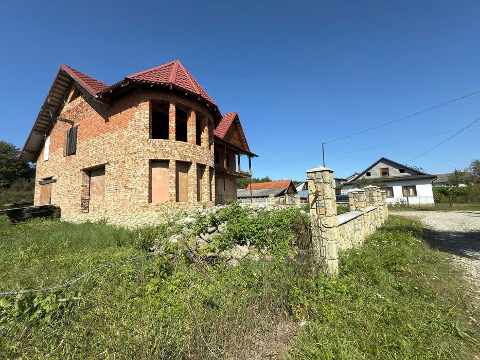 Продається будинок в с-щі.Делятин (площа 147 м.кв., земля 13 соток)