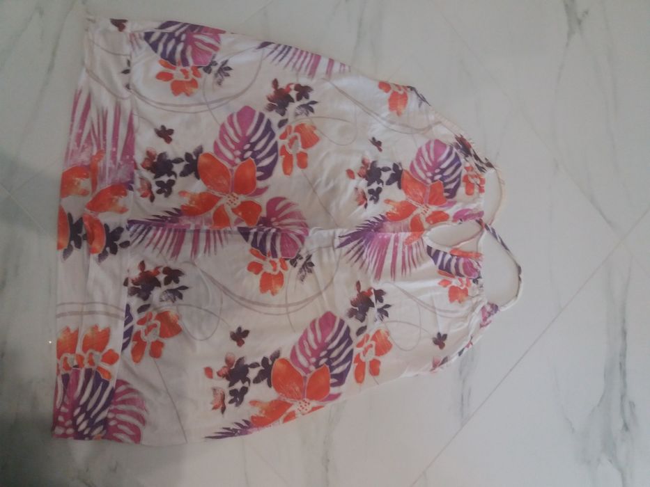 Bluzeczka w kwiaty r.46