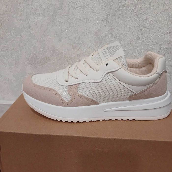 Кросівки  38,39,40