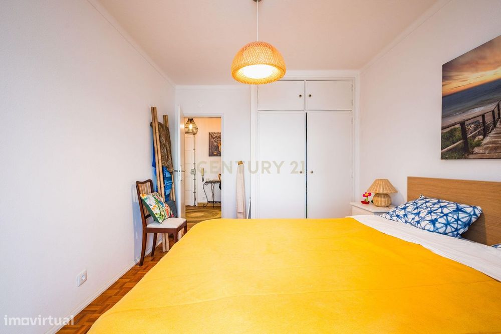 Apartamento T1 Mobilado || Elevador e Garagem || 1ª Linha da Praia do