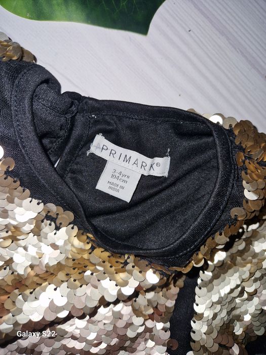 Ошатна красивенна сукня з паєтками на 3-4 роки