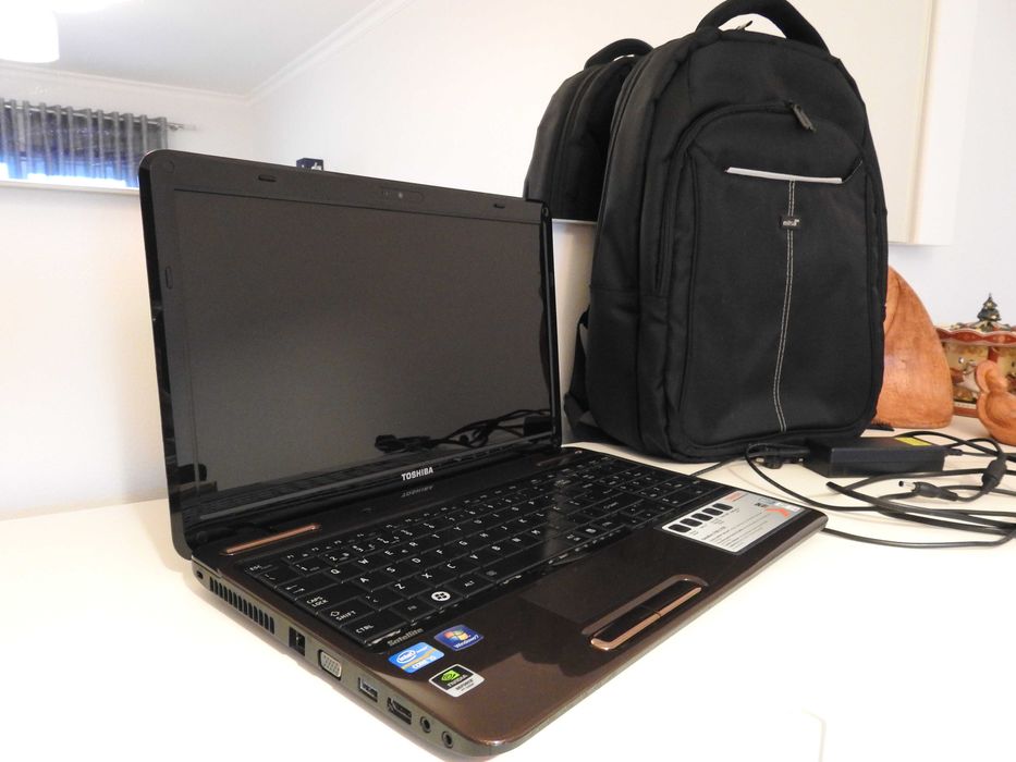 Portátil Notebook Toshiba + mochila de transporte mitsai