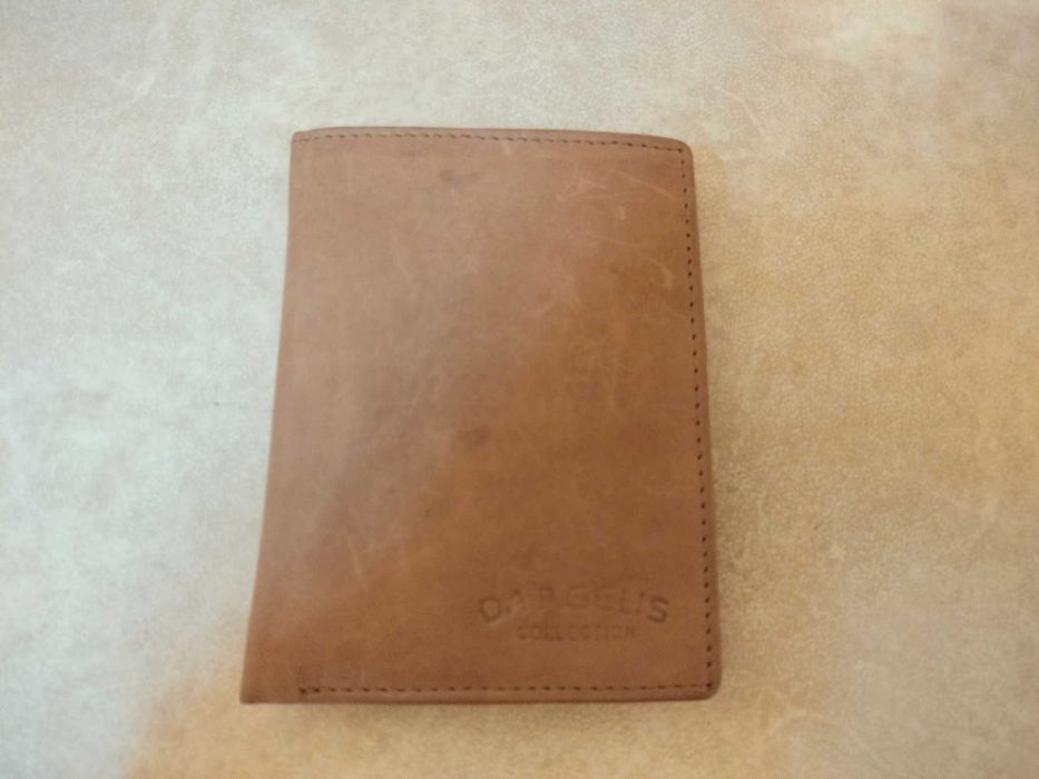 Carteira e Bolsa de pulso para homem em pele novos