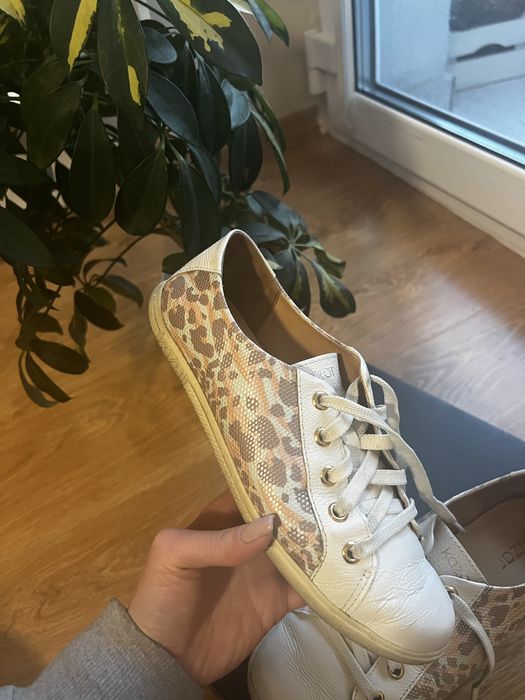 Biale sneakersy kazar