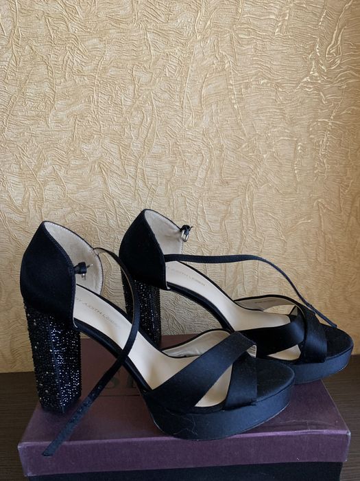 Босоніжки 37.5 р