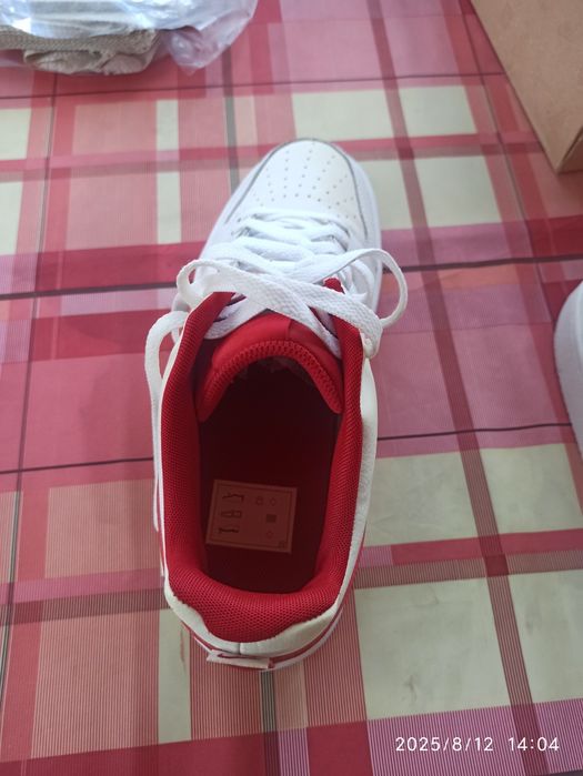 Кросівки NIKE нові привезені з Італії.